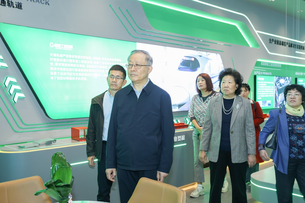 民建中央副主席李世杰、民建廣東省委會主委李心、民建肇慶市委會主委潘銳波一行高登調(diào)研工作 (1)